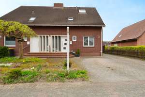 Doppelhaushälfte mit Garage, Garten & ausgebautem Dachboden – Viel Platz für Ihre Ideen – Die vollständige Adresse der Immobilie erhältst du vom Anbieter., 26871 Papenburg – Vorschaubild 1