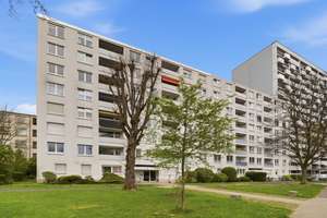 Sanierte  und  Leerstehende 3-Zimmer-Wohnung mit Loggia in Köln-Neubrück – 51109 Neubrück, Köln – Vorschaubild 3