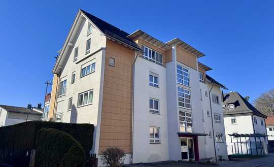 Individuelle 3 1/2-Zimmer-DG-Wohnung mit ausgebautem Dachspitz und TG-Stellplatz