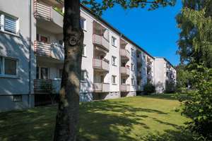 Wohnkomfort pur: Moderner Bodenbelag u. Balkon