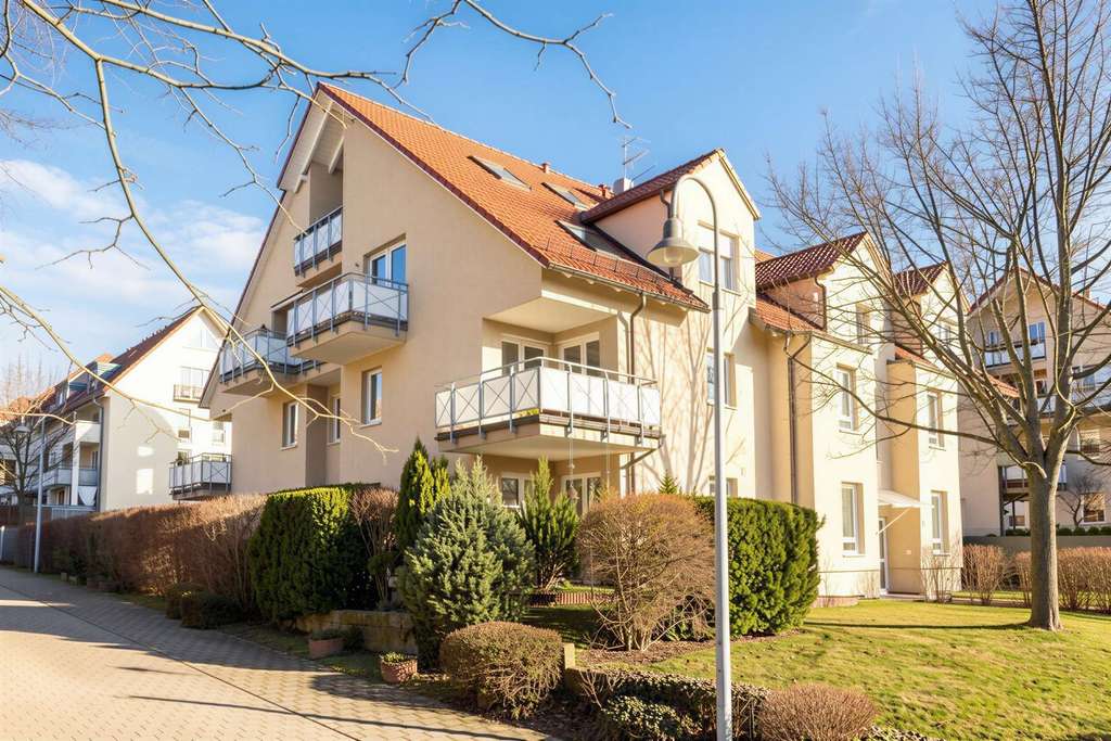 Immobilie in Wilsdruff - +++ Sehr gepflegte 3-Zimmer-Wohnung mit großem Balkon und 2 Tiefgaragenstellplätzen in Wilsdruff +++ - Bild 1