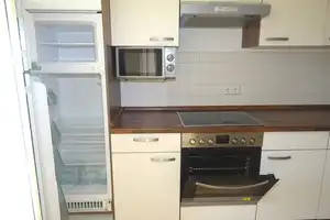 Offene Küche mit kompletter EBK - Fensterbad - Balkon - Abstellraum – Carl-von-Ossietzky-Straße 42, 9126 Chemnitz – Vorschaubild 10