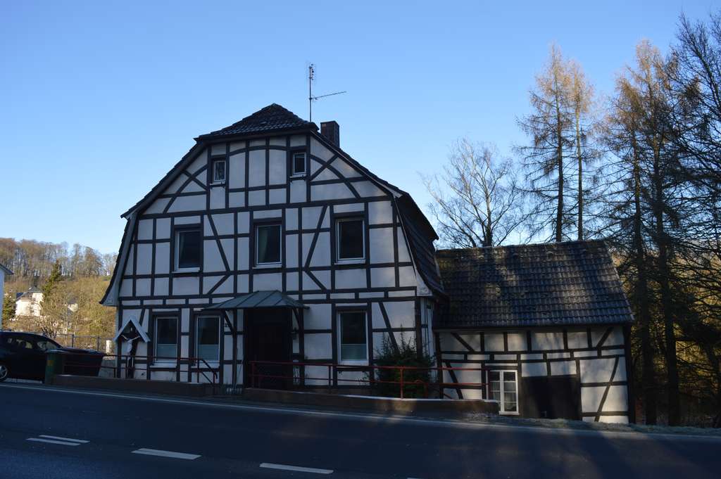 Immobilie in Kürten - Von PRIVAT 
Ein- bzw. Zweifamilienhaus mit Garage in Kürten Biesfeld - Bild 0