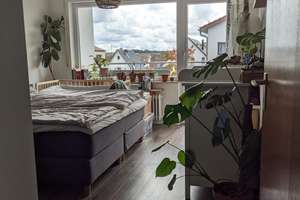 Stilvolles Wohnen in Renningen: 3 Zimmer, Einbauküche , XXL-Loggia – Traumlage in der Sackgasse