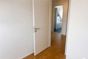 Exklusive drei Zimmer Dachgeschosswohnung mit Balkon – Wachtelweg 29, 81827 Waldtrudering, München – Vorschaubild 13