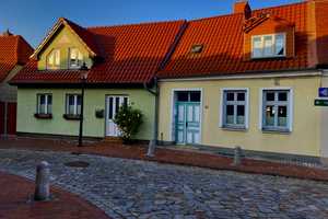 Geräumiges, preiswertes Doppelhaus  in Ribnitz-Damgarten mit unterkellerter Garage – Mauerstrasse 15/16, 18311 Nordvorpommern (Kreis) – Vorschaubild 1