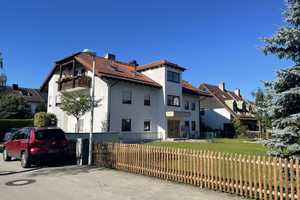 Gilching - Attraktives, sehr gepflegtes 6-Parteien-Haus mit 6 TG-Stellplätzen in ruhiger Lage – Gilching, Starnberg (Kreis), 82205 Starnberg (Kreis) – Vorschaubild 1
