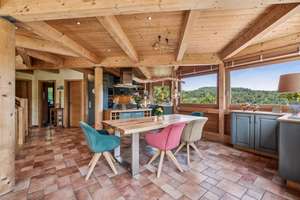 Architektenhaus mit Weitblick – Chalet-Charme trifft auf zeitlose Holzarchitektur in Arnoldshain – Die vollständige Adresse der Immobilie erhältst du vom Anbieter., 61389 Schmitten – Vorschaubild 4