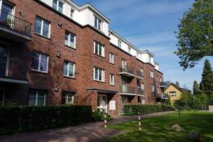 Moderne Wohnung mit Tiefgaragenstellplatz und Blick in den Park