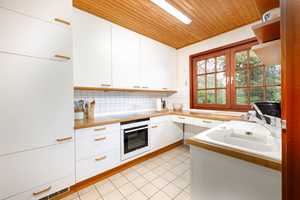 Exklusive Lage im Grünen! Großzügiges Einfamilienhaus auf traumhaftem Grundstück – Hamburg – Vorschaubild 9