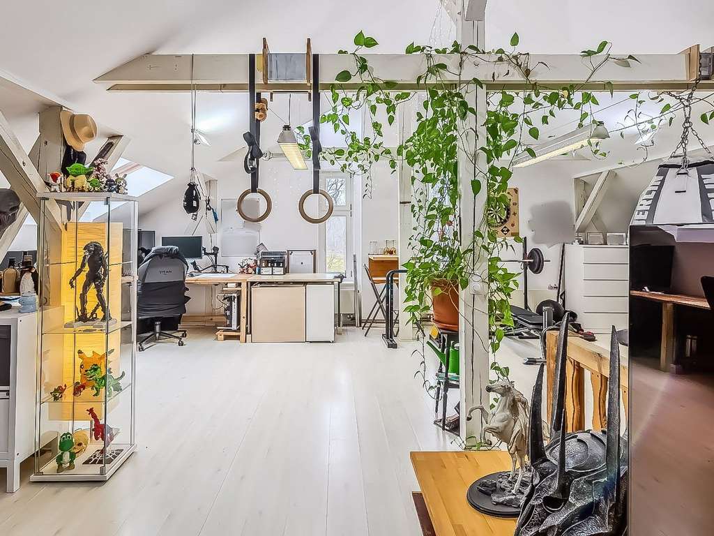 Immobilie in Eichwalde - Rarität, absehbar bezugsfrei! Geräumige Villa mit 6 Zimmern voll unterkellert in Eichwalde - Bild 2