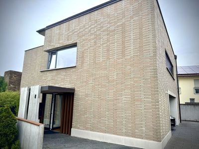 Moderne 3-Zimmer-Erdgeschosswohnung mit offener Küche, Terrasse und Gartenbereich