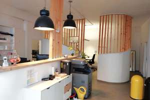 Vielseitige Immobilie: Praxis, Büro und Wohnraum mit 10 Stellplätzen in bester Lage!