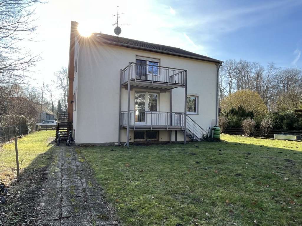 Immobilie in Lehrte - Lehrte: 3-Familienhaus mit freier EG-Wohnung und großem Gartengrundstück in bester Stadtlage  - Bild 2