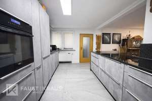 Sorgfältig modernisiertes Einfamilienhaus in zentraler Lage mit Garage und Scheune – Die vollständige Adresse der Immobilie erhältst du vom Anbieter., 63768 Hösbach – Vorschaubild 3