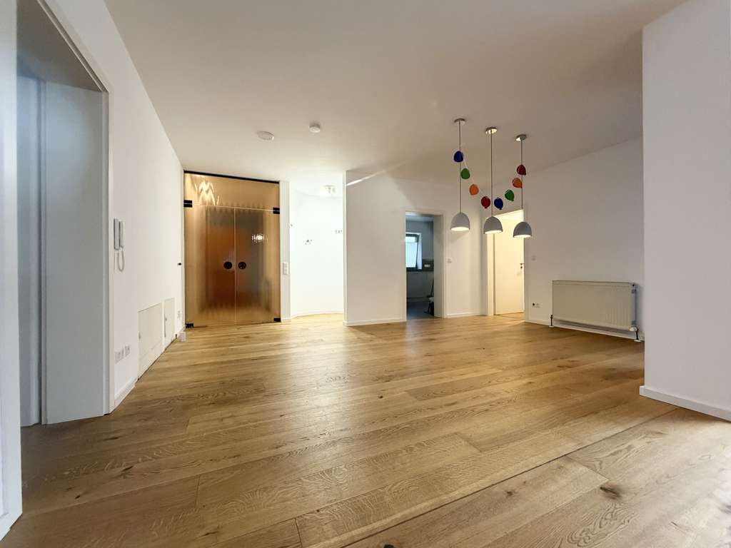 Immobilie in Hagenbach - Großzügige 3-Zimmer-Eigentumswohnung mit Kamin, Terrasse & Garage in ruhiger Hausstruktur - Bild 2