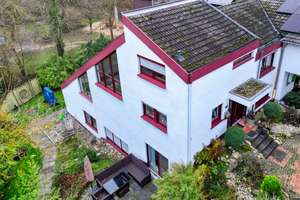 Einfamilienhaus mit Einliegerwohnung Feldrandlage – Die vollständige Adresse der Immobilie erhältst du vom Anbieter., 61381 Friedrichsdorf – Vorschaubild 1