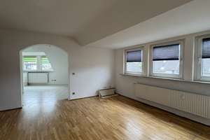 Großzügige 2,5-Zimmer Dachgeschosswohnung mit EBK – Schloßstr. 2, 45355 Borbeck-Mitte, Essen – Vorschaubild 2