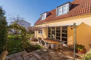***Heike Borchers Immobilien***Der Traum vom Haus***Exklusive Wohlfühl-Oase für die ganze Familie*** – Die vollständige Adresse der Immobilie erhältst du vom Anbieter., 82008 Unterhaching – Vorschaubild 1