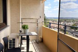 Helle, exklusive 4, bzw. 3,5  Zimmer Wohnung mit Aufzug , Balkon , Tiefgarage und EBK ! – Kirchhausener Straße 4, 74078 Frankenbach, Heilbronn – Vorschaubild 4