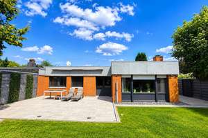 Exklusiver Wohnkomfort auf einer Ebene – hochwertig saniertes Einfamilienhaus mit Garage und Sonneng – Die vollständige Adresse der Immobilie erhältst du vom Anbieter., 24558 Henstedt-Ulzburg – Vorschaubild 2
