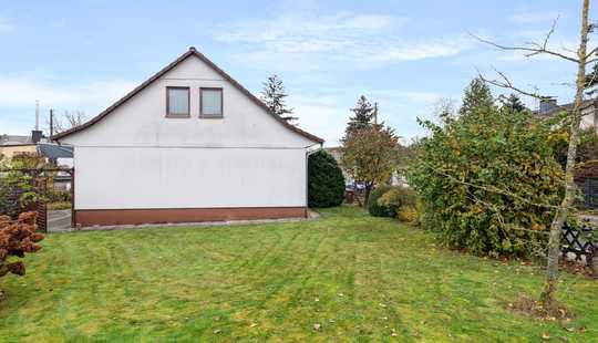 Bild von Freistehendes Einfamilienhaus mit großem Garten und Ausbaureserve