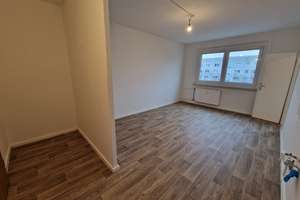 2-Zimmer-Wohnung im 4. Obergeschoss zu vermieten – Ringstraße 157, 4209 Grünau-Mitte, Leipzig – Vorschaubild 1