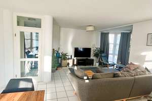 Lichtdurchflutete 2-Zimmer-Wohnung mit EBK und TG-Stellplatz im beliebten Stadtwesten – Die vollständige Adresse der Immobilie erhältst du vom Anbieter., 93049 Westenviertel, Regensburg – Vorschaubild 2