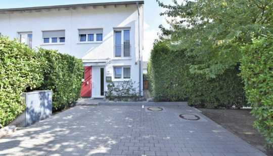 Bild von Modernes Reiheneckhaus mit 4 Zimmern in Schwalbach am Taunus