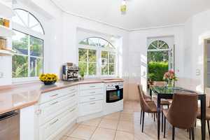 Eindrucksvolle Villa mit separater Einheit und großzügigem Garten – Potsdam-Mittelmark (Kreis) – Vorschaubild 3