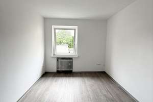 Frisch renovierte 3-Zi.-Whg. mit modernem Tageslichtbad – Bartholomäusstr. 84, 42277 Oberbarmen, Wuppertal – Vorschaubild 4