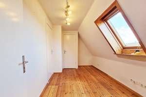 gepflegtes und modernisiertes Wohnhaus mit Garagen und einem schönem Grundstück – Die vollständige Adresse der Immobilie erhältst du vom Anbieter., 24534 Stadtmitte, Neumünster – Vorschaubild 16