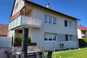 Solides freistehendes, modernisiertes Zweifamilienhaus mit ausgebautem Dachgeschoss in guter Lage