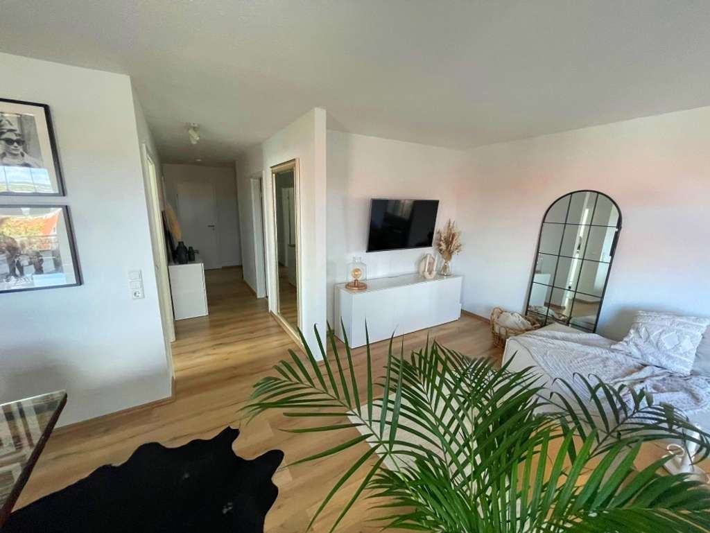 Immobilie in Neuenstadt am Kocher - GLOBAL INVEST SINSHEIM | Fast neuwertige 2,5-ZKBB-Eigentumswohnung in Neuenstadt mit tollem Fernblic - Bild 3