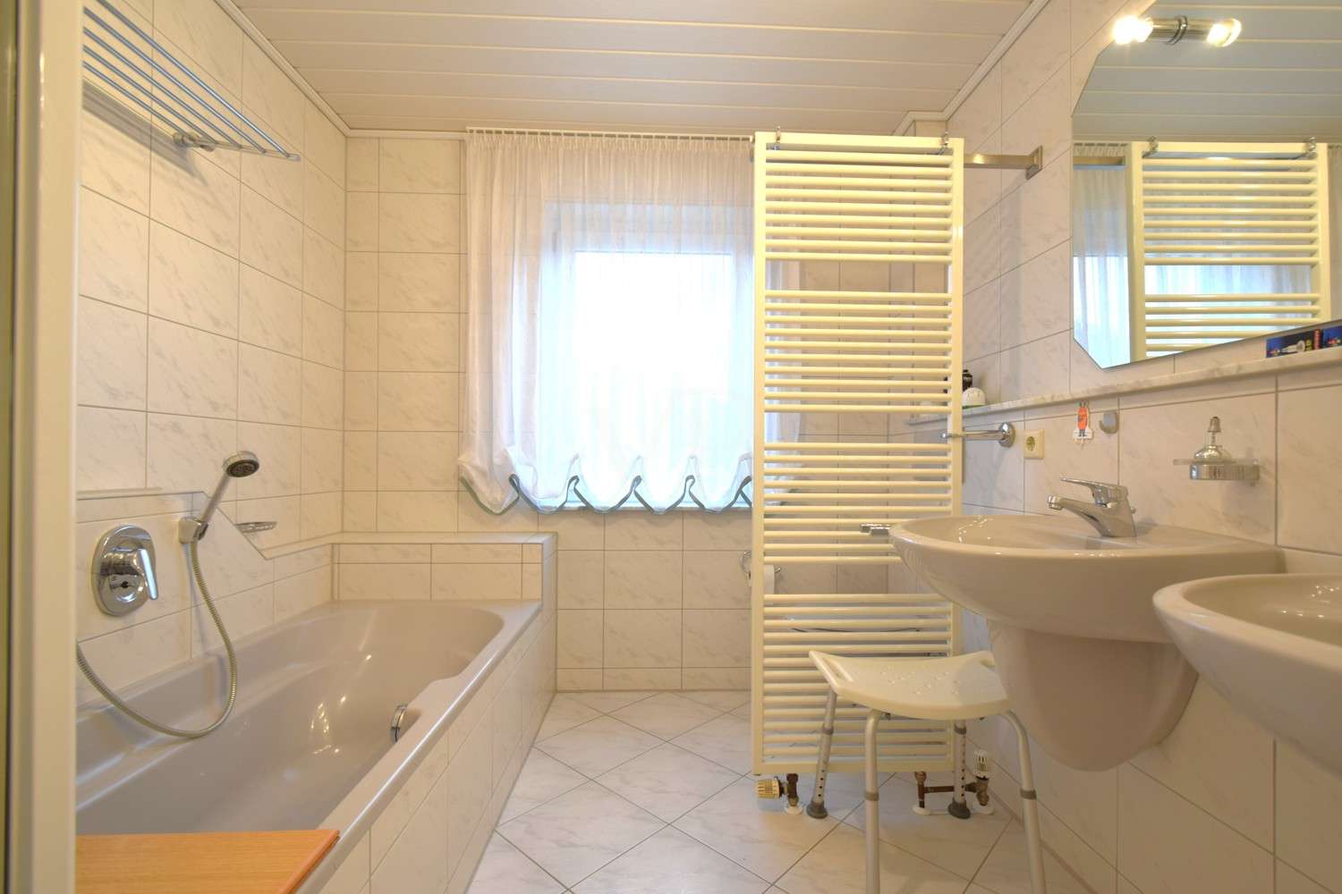 Immobilie in Obersontheim - Gepflegtes Zweifamilienhaus in unverbaubarer Randlage und vielen Highlights - Bild 5