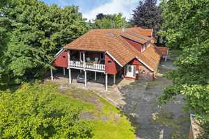 !!Historischer Charme trifft auf modernen Luxus!!
Schöner Resthof mit 2 Einliegerwohnungen in beste – Leer (Kreis) – Vorschaubild 2