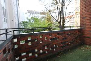 AUFZUG, BALKON & GEMEINSCHAFTLICHE DACHTERRASSE - ZENTRAL GELEGEN - ZUM NEU GESTALTEN – Die vollständige Adresse der Immobilie erhältst du vom Anbieter., 10715 Wilmersdorf, Berlin – Vorschaubild 9