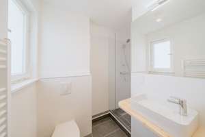 Erstbezug nach Kernsanierung | Modernes City-Apartment mit französischem Balkon und Schlafnische – Durlacher Straße 23, 10715 Wilmersdorf, Berlin – Vorschaubild 16