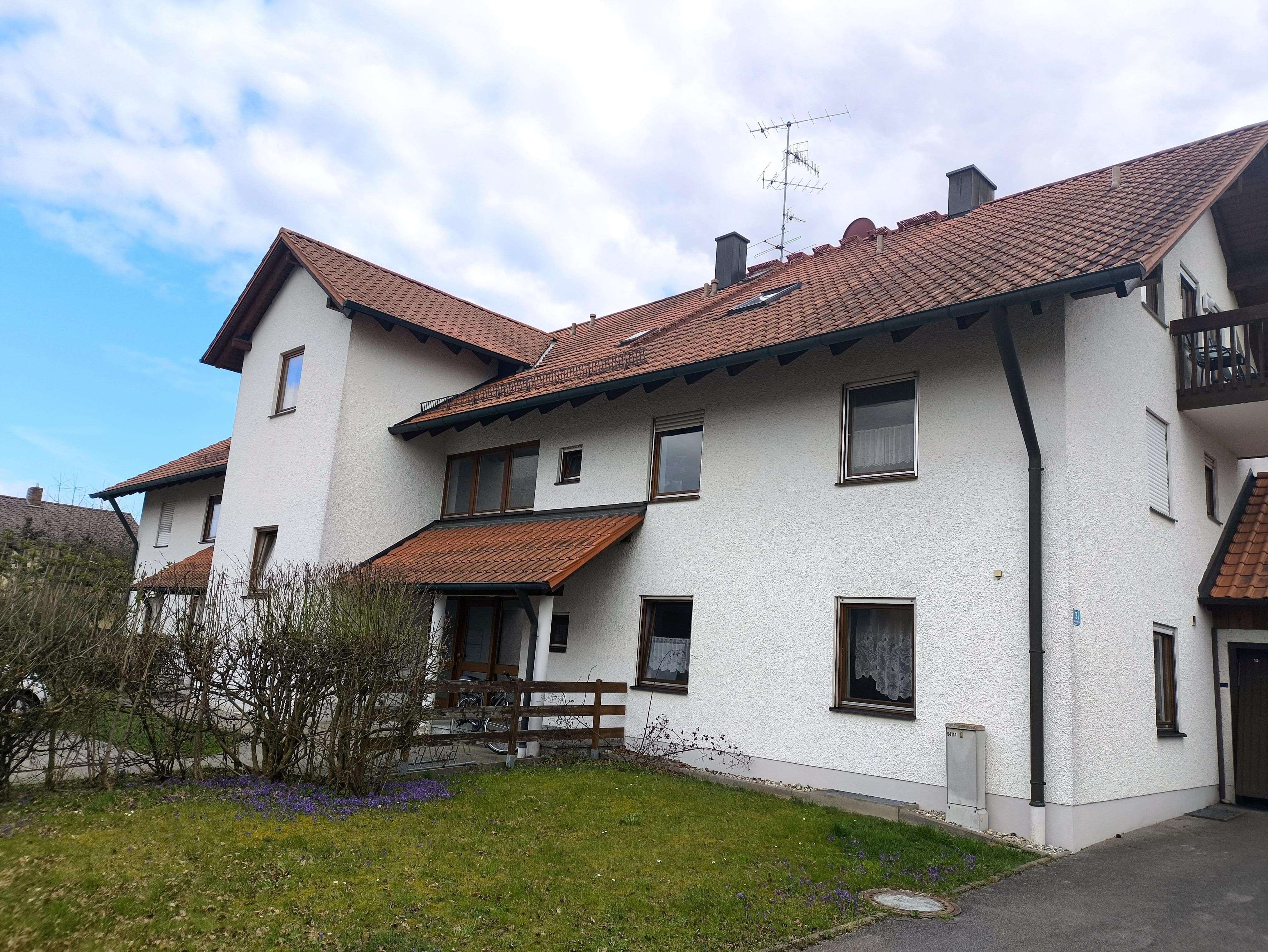 Vermietete Dachgeschosswohnung mit Potenzial in Pocking, Passau Kreis – Bild 1