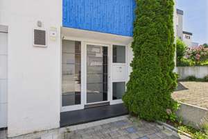 Reihenmittelhaus mit Ausblick in ruhiger und zentraler Lage von Kornwestheim für die kleine Familie – Die vollständige Adresse der Immobilie erhältst du vom Anbieter., 70806 Kornwestheim – Vorschaubild 2
