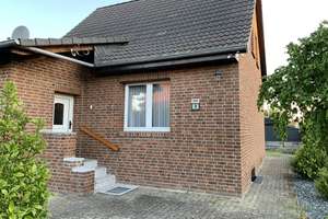 Kleines Einfamilienhaus mit 3 Zimmern in Gifhorn – Die vollständige Adresse der Immobilie erhältst du vom Anbieter., 38518 Gifhorn – Vorschaubild 1
