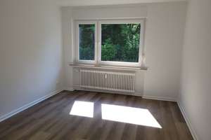 Hier finden Sie den Ausgleich zum Alltag! 4-Zimmer-Wohnung in Wuppertal-Barmen – Die vollständige Adresse der Immobilie erhältst du vom Anbieter., 42281 Barmen, Wuppertal – Vorschaubild 3