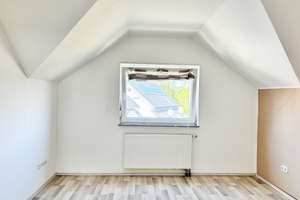 Moderne 3-Zimmer-Dachgeschosswohnung mit Balkon und Tiefgaragenstellplatz – Die vollständige Adresse der Immobilie erhältst du vom Anbieter., 32051 Herford – Vorschaubild 4