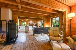 6-Zimmer-Wohntraum im Grünen - Holz-Blockhaus mit Sauna in Ohlstedt! – Die vollständige Adresse der Immobilie erhältst du vom Anbieter., 22397 Wohldorf-Ohlstedt, Hamburg – Vorschaubild 2