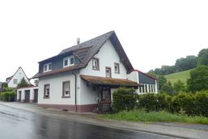 Einziehen und vermieten – Modernes Wohnen mit Ausblick und Hybrid-Heizung in Haingrund!