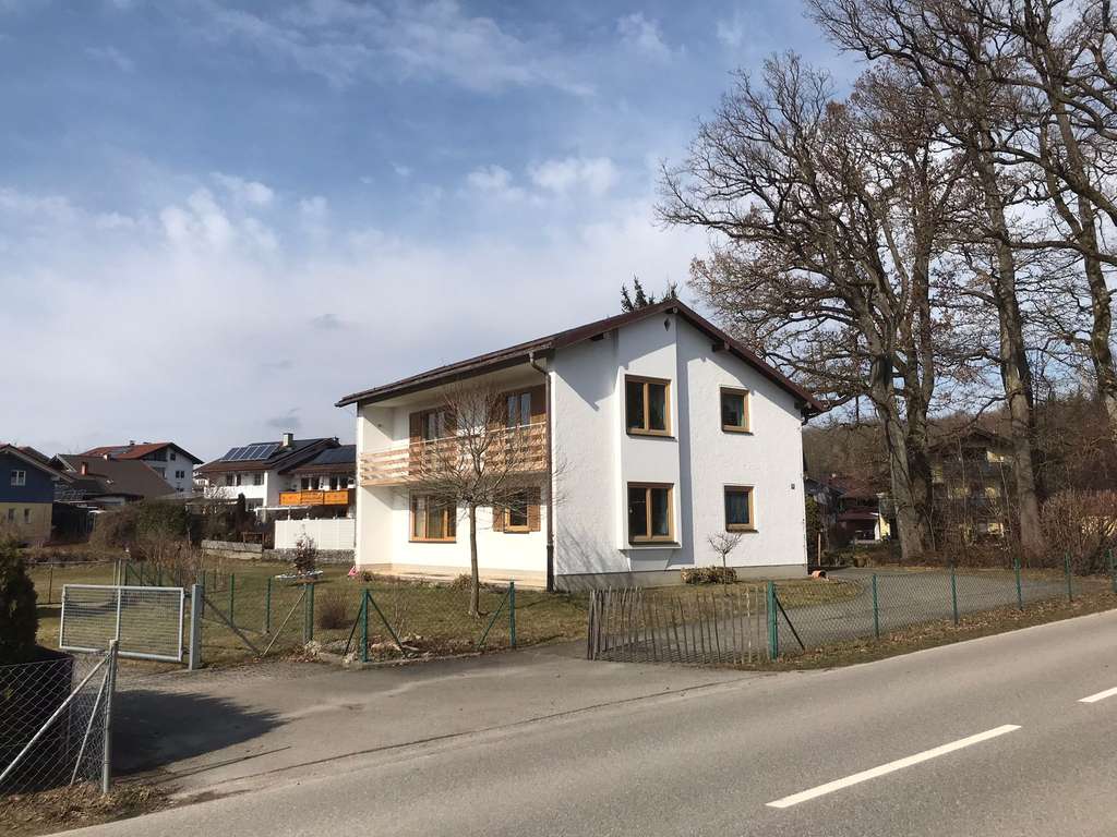 Immobilie in Traunstein - Gepflegtes Zweifamilienhaus in Hufschlag - Bild 1