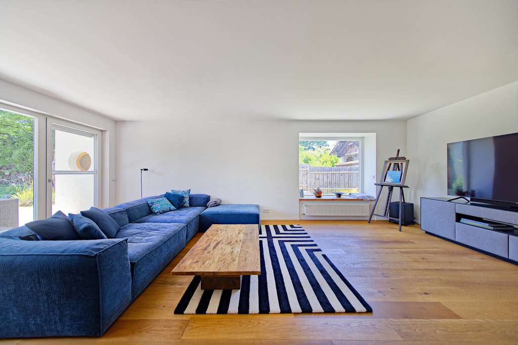 Immobilie in Straßlach-Dingharting - Luxuriöse Lebensqualität in idyllischer Dorflage vor den Toren Münchens - Bild 3