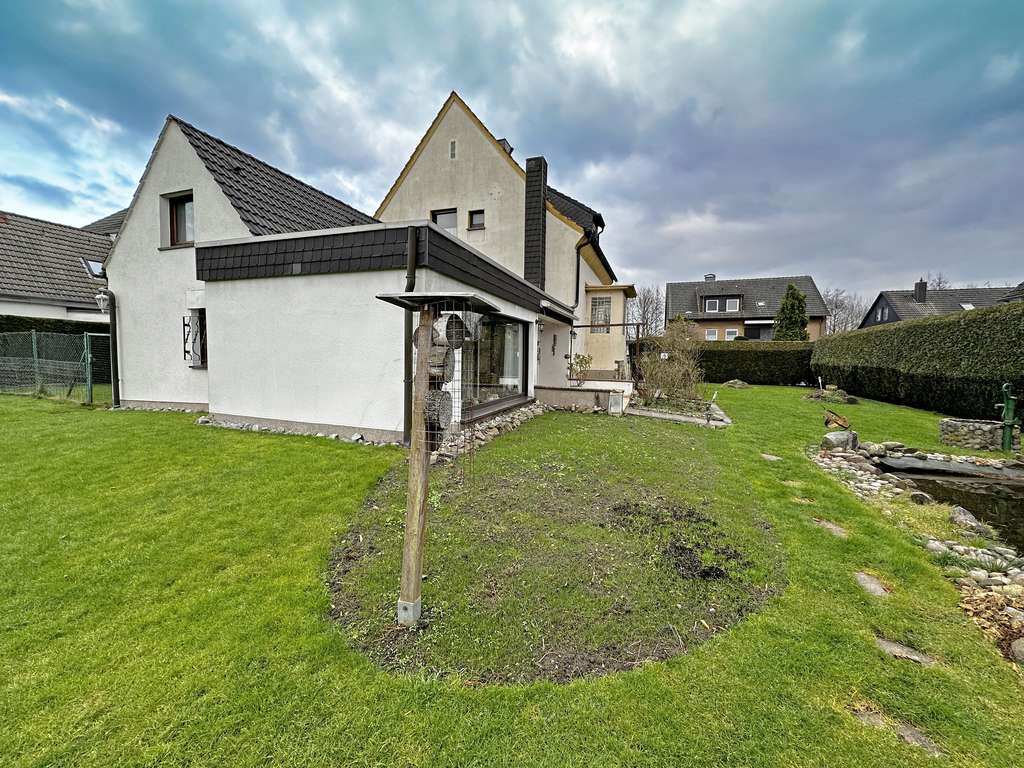 Klassisches Ein- Zweifamilienhaus in ruhiger Lage von Niederaden