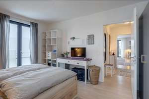 Möbliert: Großzügige 2-Zimmer Wohnung mit Einzelstellplatz – 81925 Oberföhring, München – Vorschaubild 4