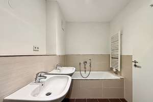 Modernes Reihenmittelhaus mit Dachterrasse und kleinem Garten in Hamburg Duvenstedt – Die vollständige Adresse der Immobilie erhältst du vom Anbieter., 22397 Duvenstedt, Hamburg – Vorschaubild 9